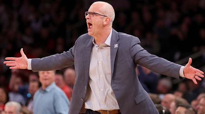 Dan Hurley coaches from the UConn bench.